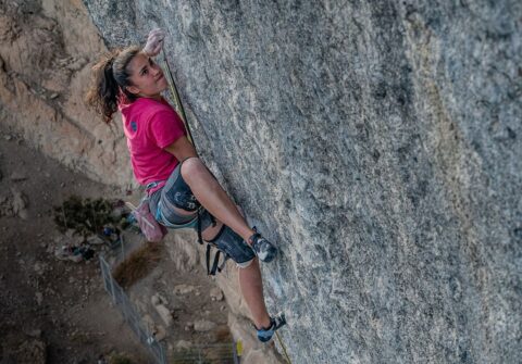 Ana Belén Argudo inicia su idilio con el Contrafort de Rumbau encadenando ‘Joe Blau’ 8c+