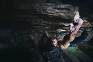 Pablo Zamora firma la primera ascensión de ‘Muerte por Asfixia’. Propone 8C+