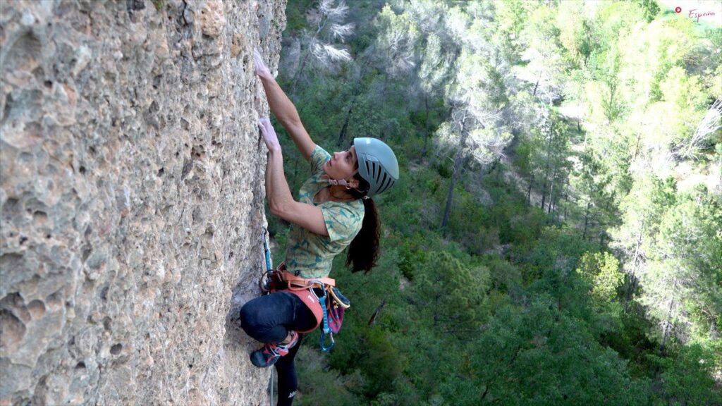 Lary Arce escalando en Margalef