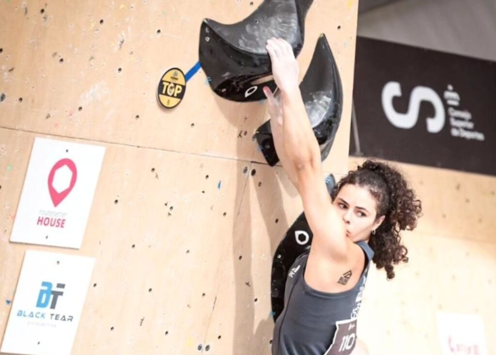 Julia Benach escaladora