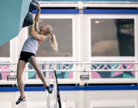 Janja Garnbret se muestra incontestable en el boulder, en los Juegos Olímpicos de París
