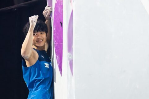 Sorato Anraku domina la semifinal combinada de boulder. Alberto Ginés acaba en el puesto 14