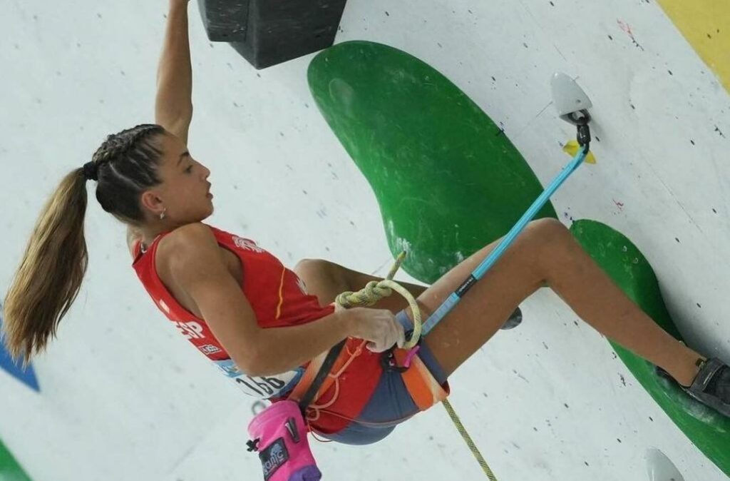 Geila Macià compitiendo en Troyes