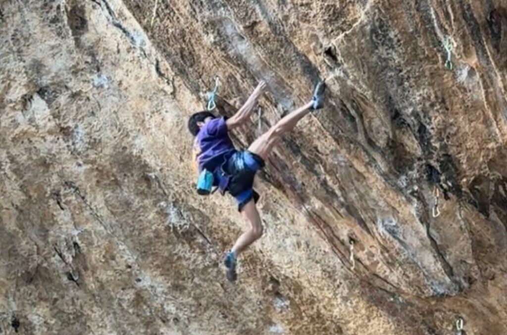 Lee Sung Su escalando en Margalef