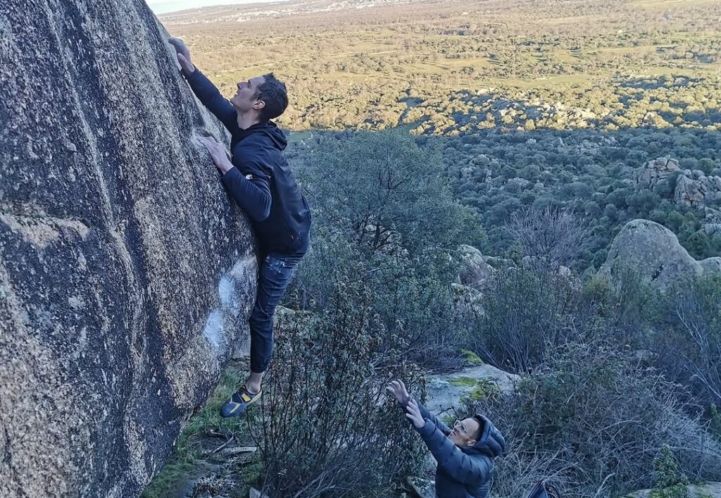 Adam Ondra escalando en La Pedriza