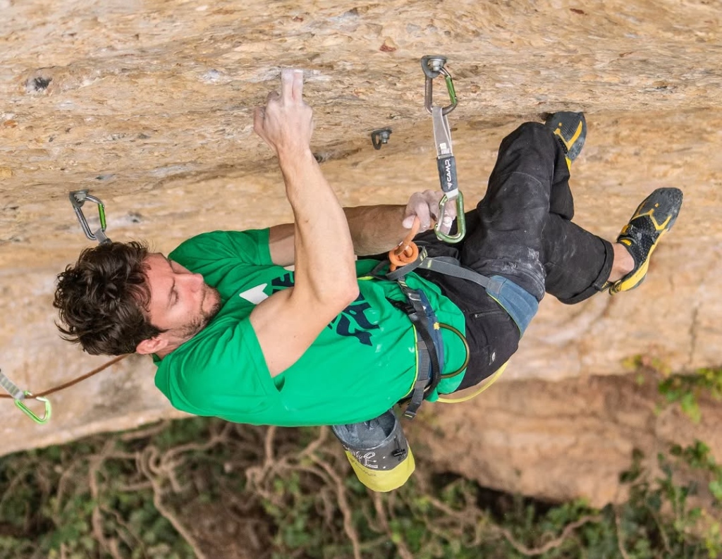 Stefano Ghisolfi escalando en Margalef