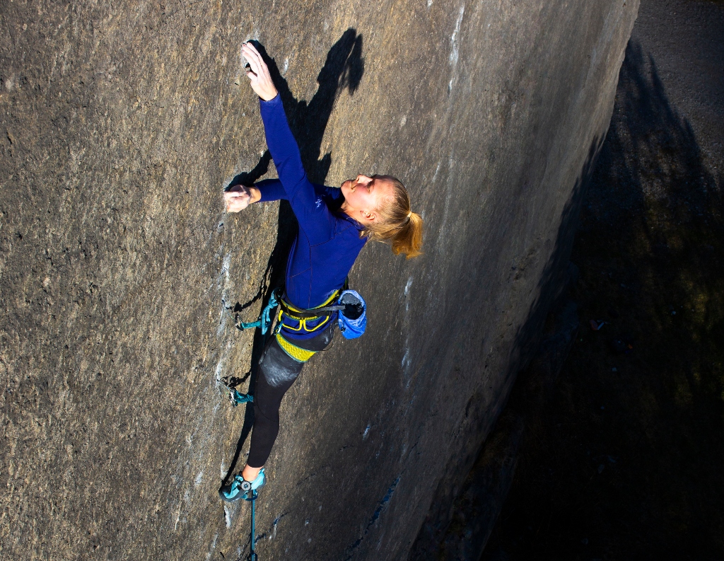 Lara Neumeier escalando en Bürser Platte