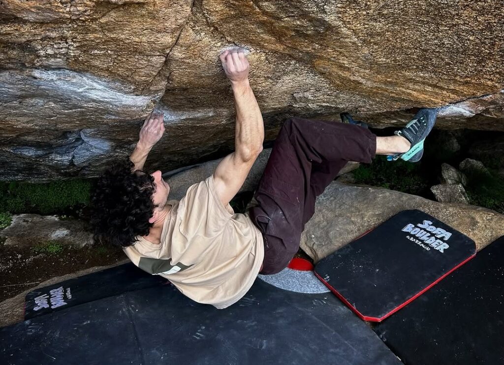 Pablo Zamora escalando en La Pedriza