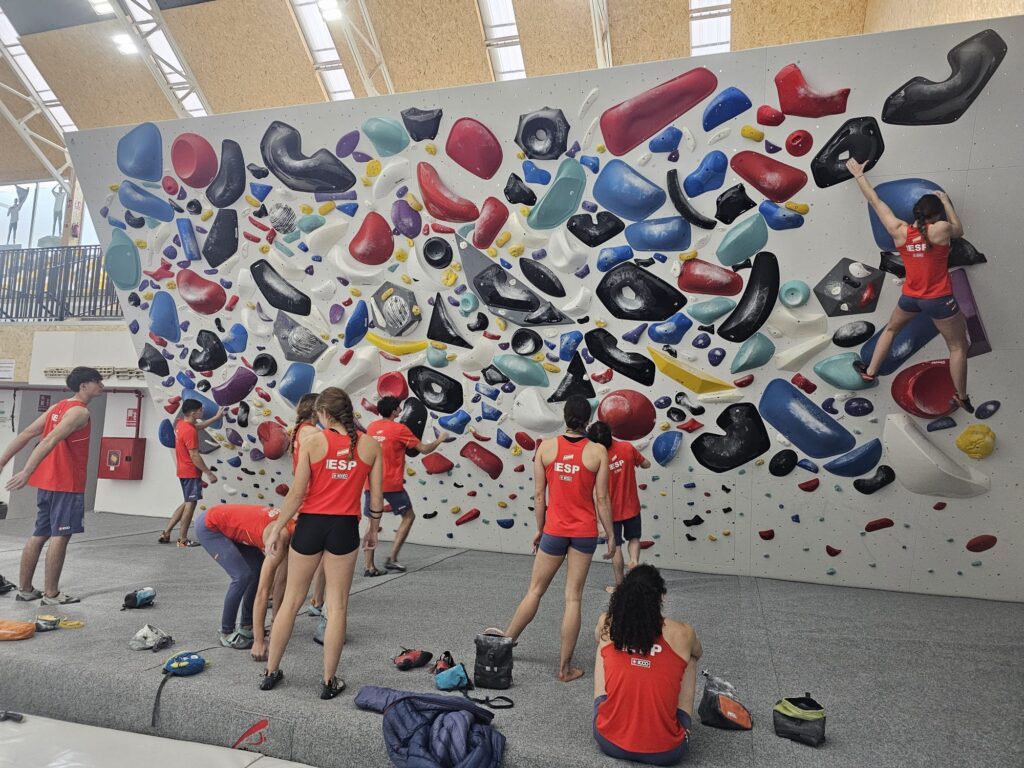 El Equipo Nacional Absoluto de Bloque y Dificultad se concentra en el Centro de Tecnificación Deportiva de Cáceres