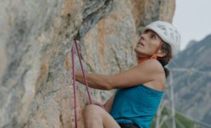 Mariona Aubert, miembro del GREIM, participa en «CAEM: Sobre el Terreno». Ya disponible en Prime Video