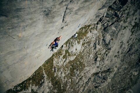Lara Neumeier repite ‘Silbergeier’ (240m 8b+), en el Rätikon