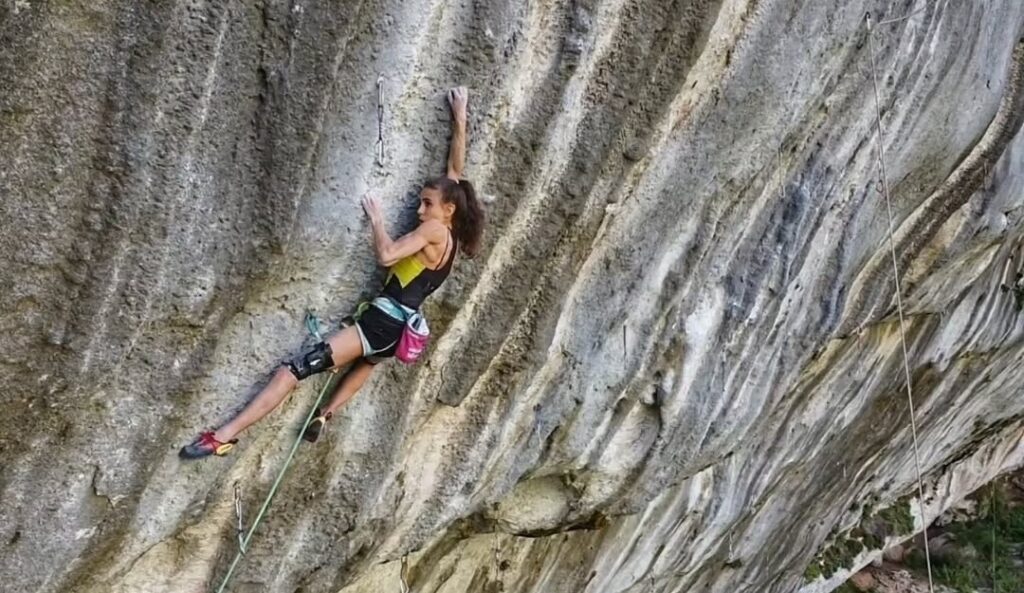 Laura Rogora escalando en Gorges du Loup