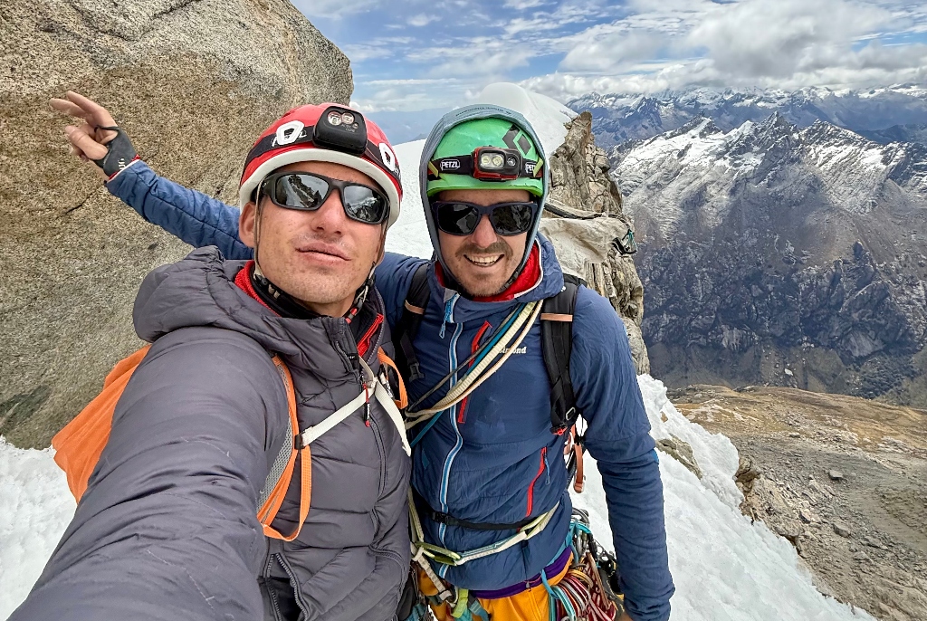 37589Álex Úbeda y Manolo López abren ‘Carlos Suárez’ (500m 7a+), en la Cordillera Blanca