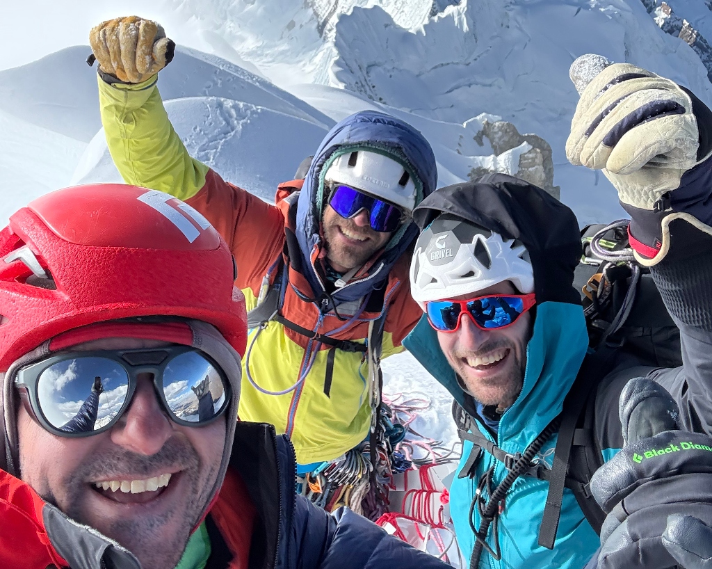 37668Marc Toralles, Rubén Sanmartín y Bru Busom abren ‘L’essència del compromís’ en la cara este del Yerupajá (6.634 m)