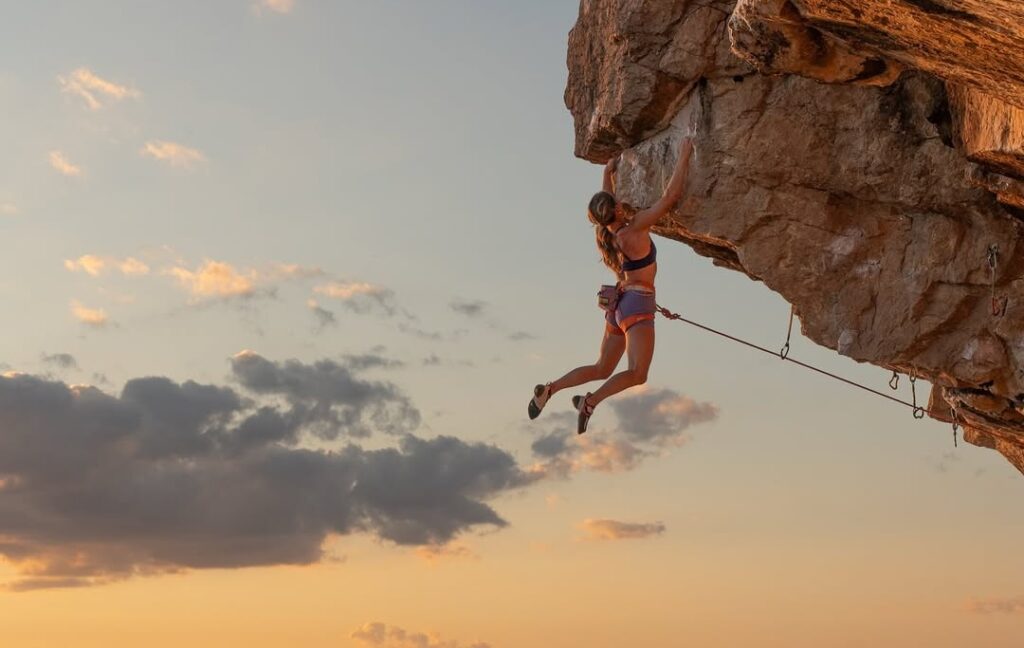 Michaela Kiersch escalando en Lone Rock Point