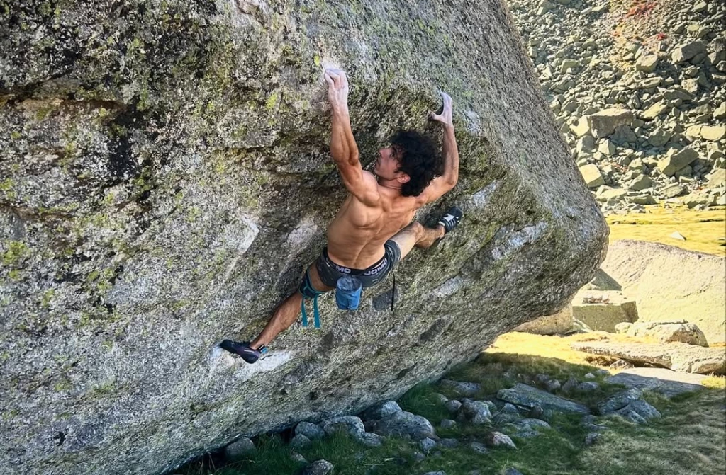 Pablo Zamora escalando en Hoya Moros