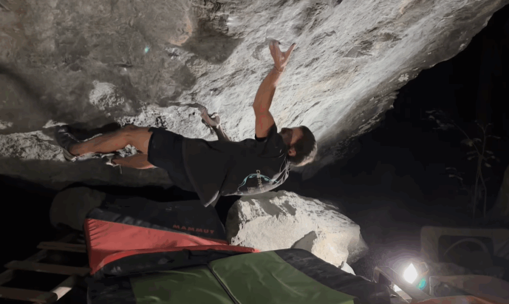 Simon Lorenzi escalando en Fionnay