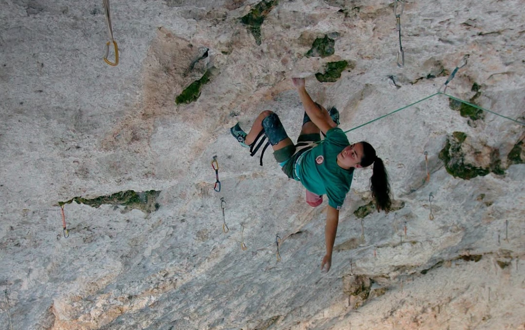Ana Belén Argudo escalando en Rodellar