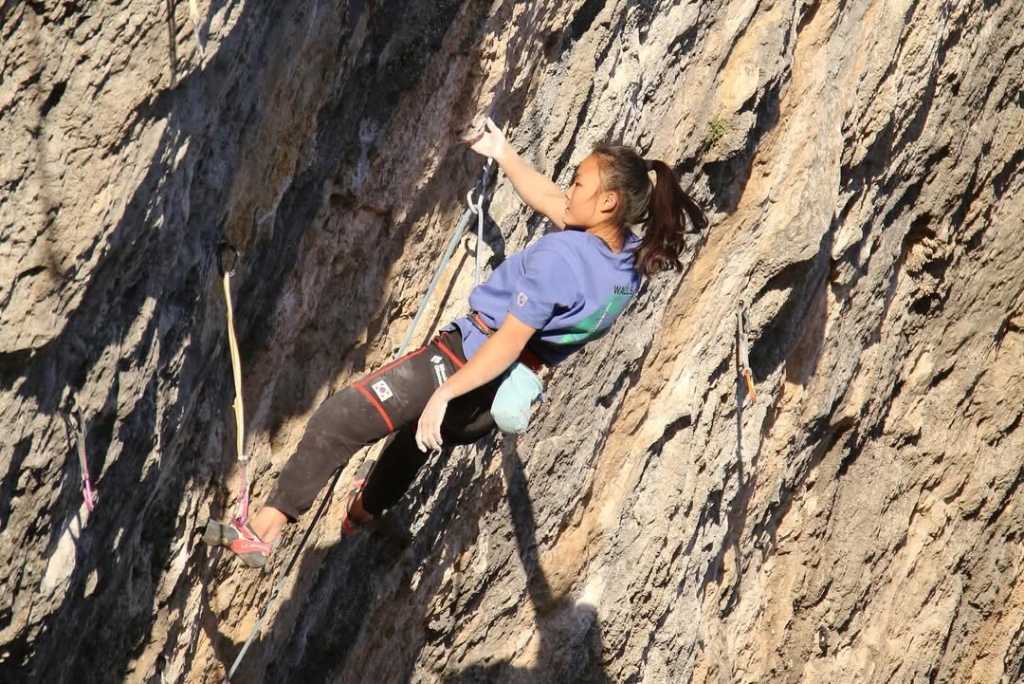 Chaehyun Seo escalando en el Alt Urgell