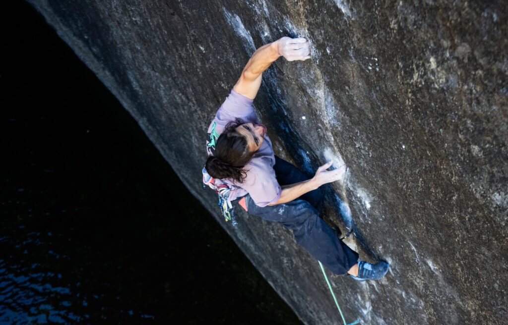 Pietro Vidi escalando en Yosemite