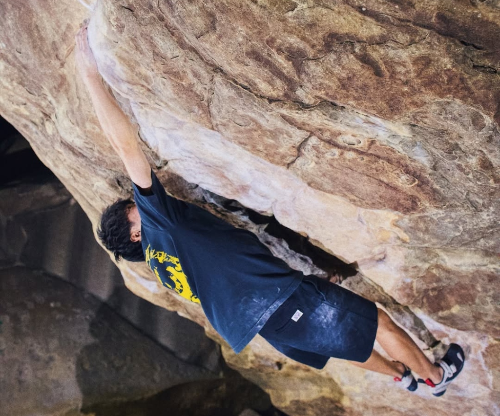 Ryuichi Murai escalando en Red Rock