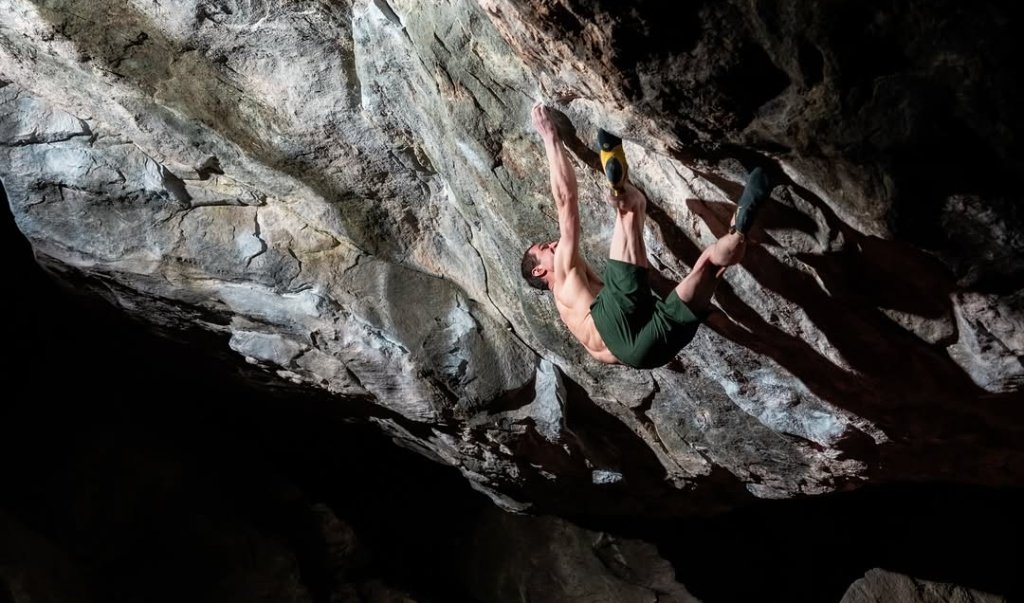 Adam Ondra escalando en Fionnay