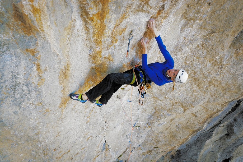 Matilda Söderlund escalando en Paklenica