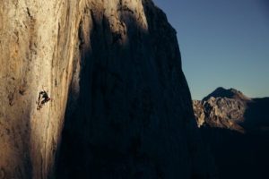 Aitziber Narbaiza, fotógrafa de escalada: «Todo empezó por unos buenos amigos a los que acompañaba en sus días de fanatismo»