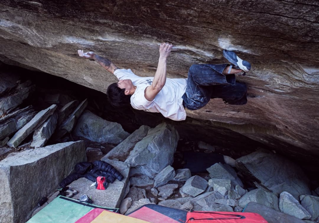 Lee Sung Su escalando en Chironico
