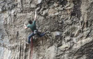 Álex Garriga cierra su temporada en Montanejos encadenando ‘La Gayola Perfecta’ 9a+