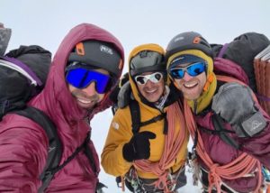 Los hermanos Pou abren junto a Micher Quito ‘Bonus Track’, su vía más dura en la Cordillera Blanca