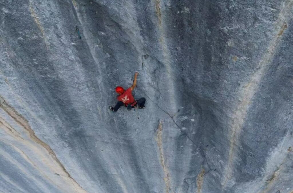 40776Wei Guangguang y Zhao Chen repiten ‘Fly’ (550m 8b+), una de las grandes líneas de Staldenfluh