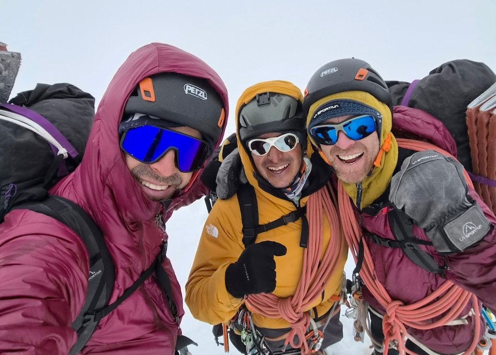 40762Los hermanos Pou abren junto a Micher Quito ‘Bonus Track’, su vía más dura en la Cordillera Blanca