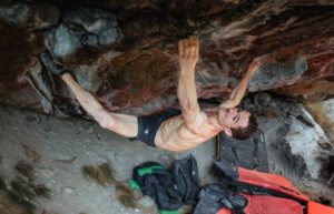 Adam Ondra realiza la primera repetición de ‘Exodia’ y lo deja en 9A