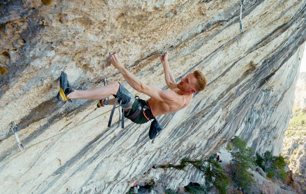 41117Jakob Schubert encadena ‘DNA’ 9c