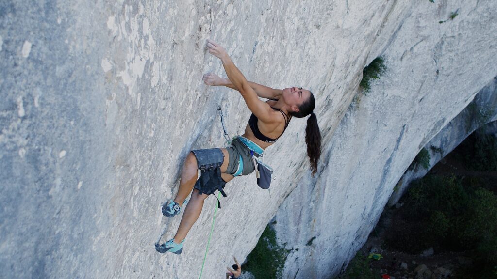 Ana Belén Argudo escalando en Ilarduia